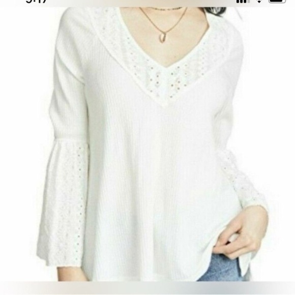 Free People Tops - Free people White Eyelet Blouse ribbed v neck XS